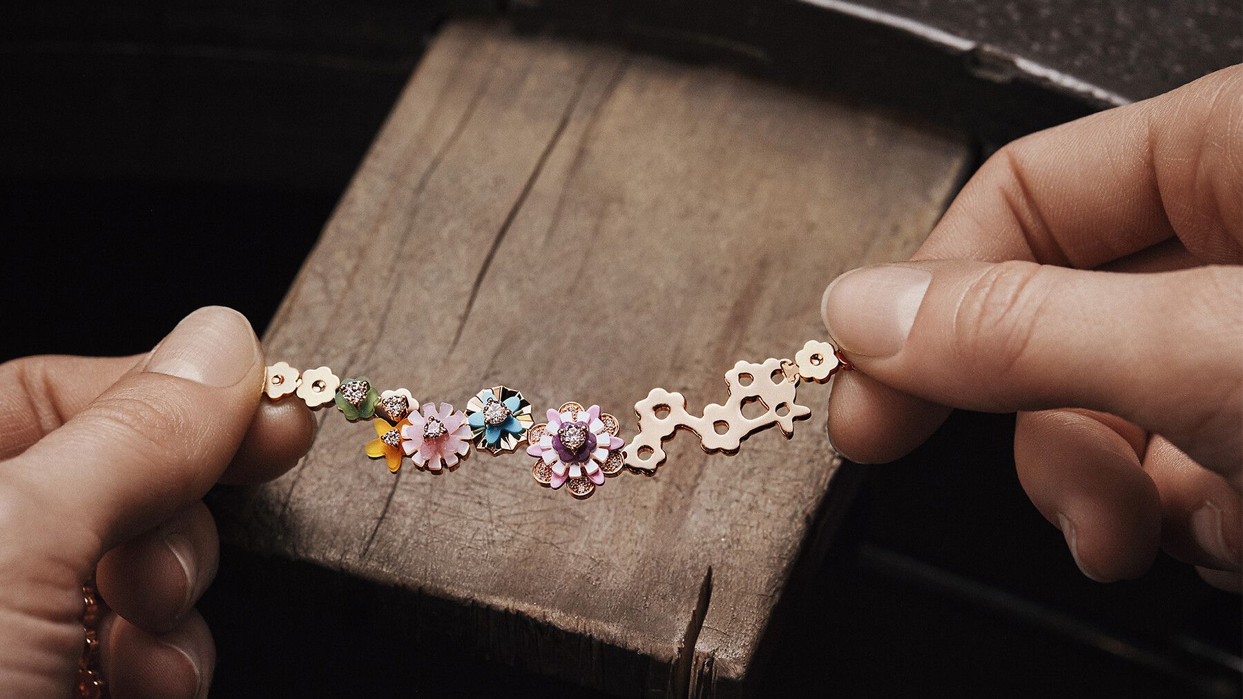 Diorigami - news-savoir-faire - Fashion & Accessories | DIOR JP