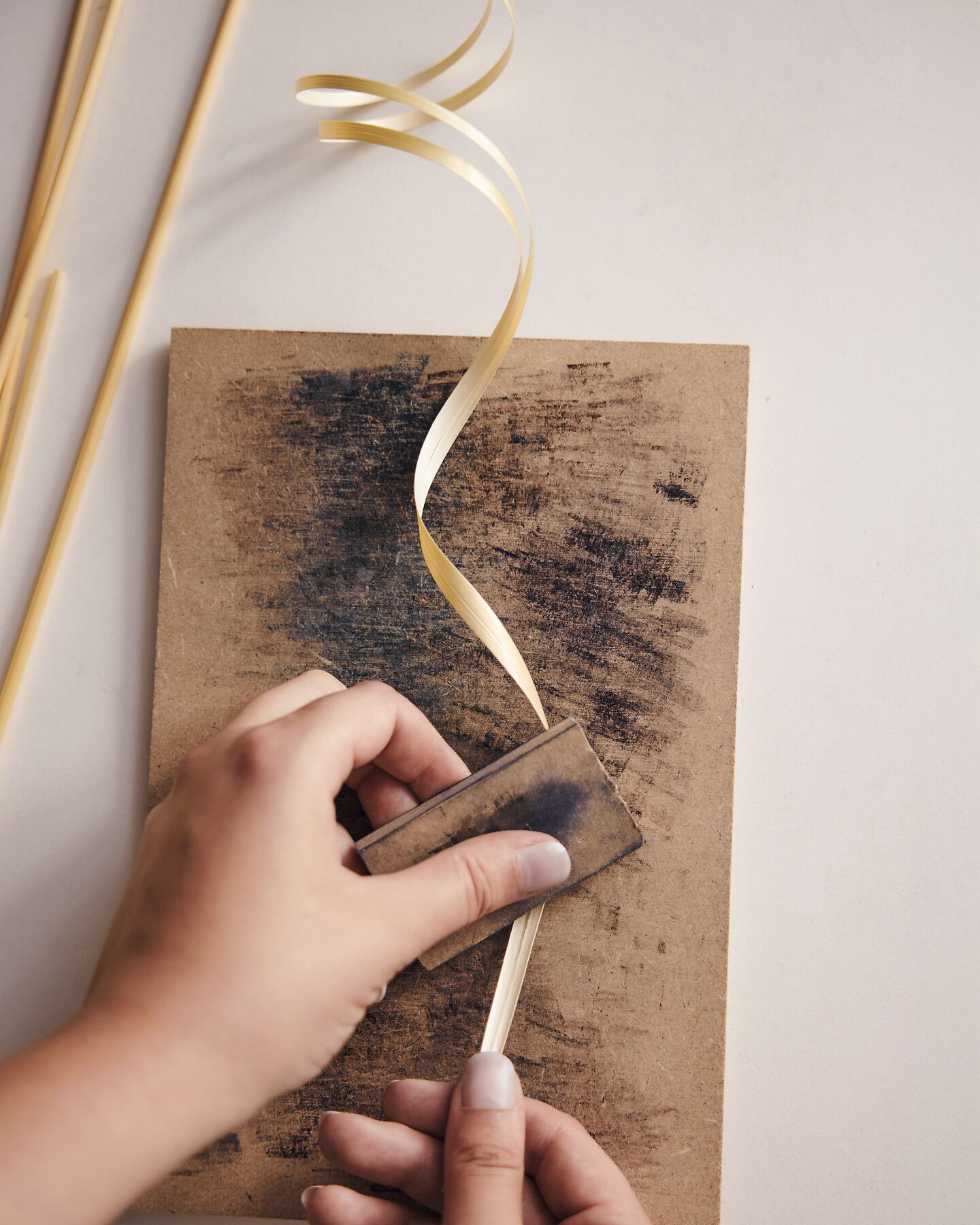 Two Panel Sequence Example Straw Marquetry - news-savoir-faire - Fashion & Accessories | DIOR IN