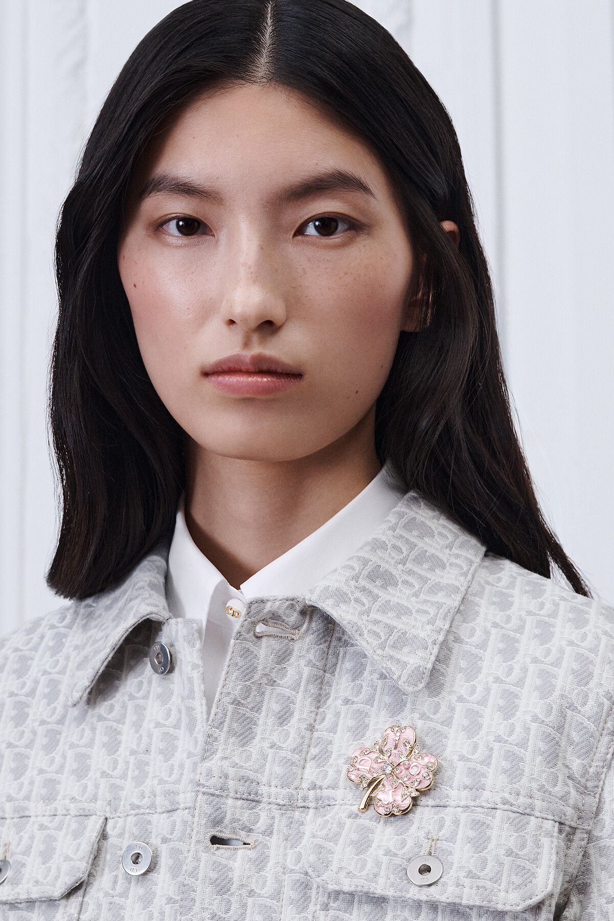 Designer brooches for women: golden, silver, pearl - US | DIOR US