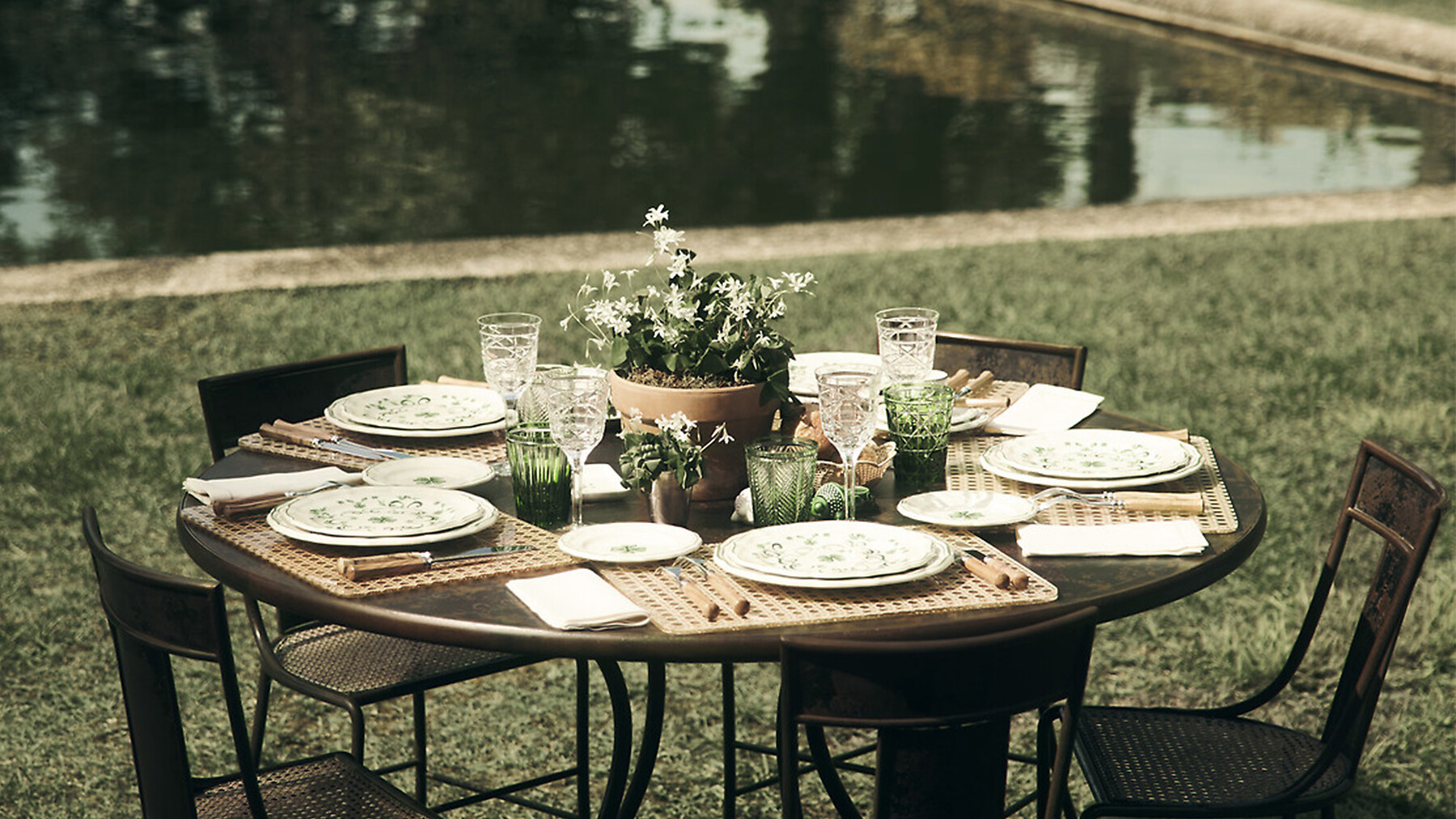 Luxury Dishes, Plates, Glasses - Designer Tablewear | DIOR US